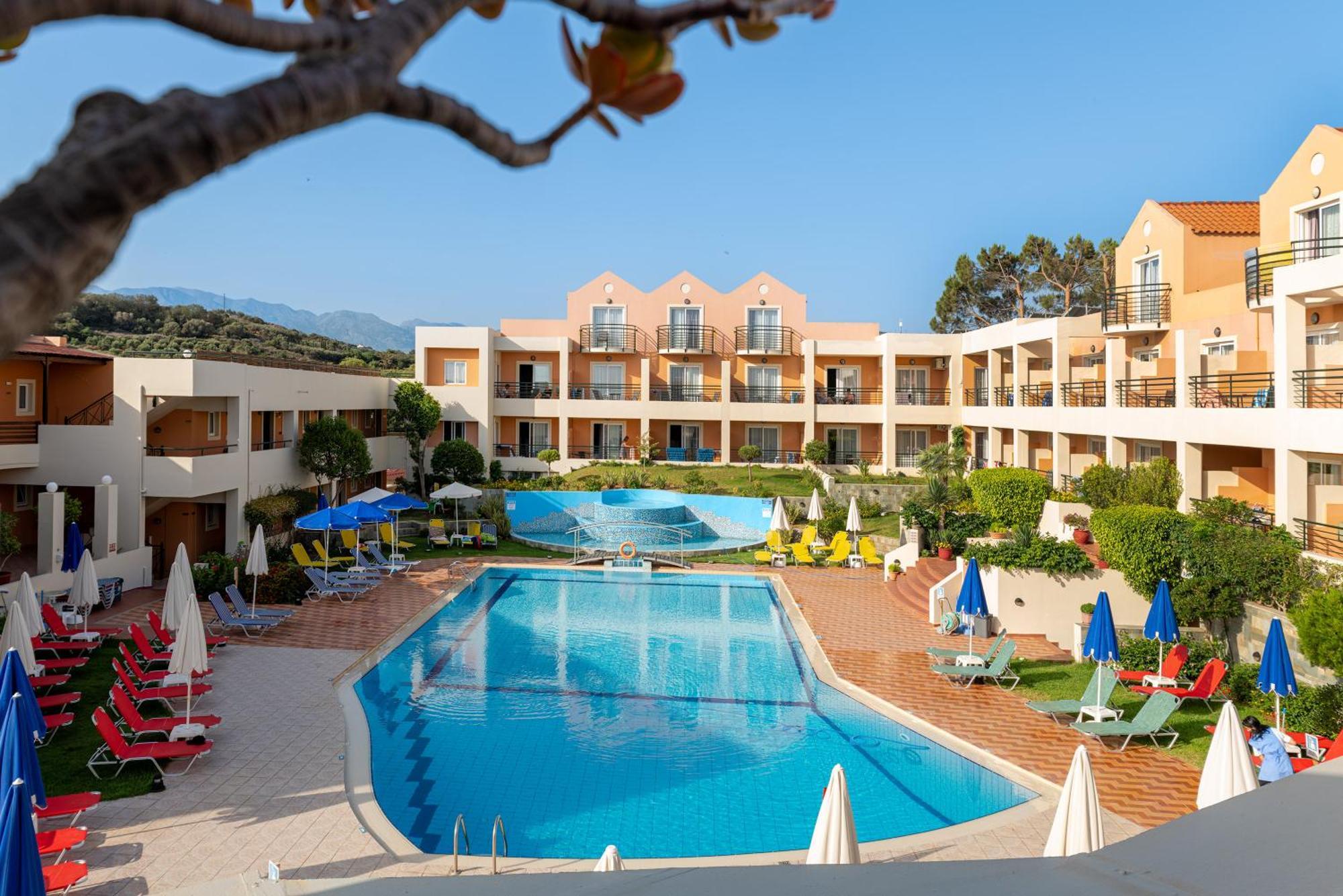 Pegasus Hotel Stalós Buitenkant foto