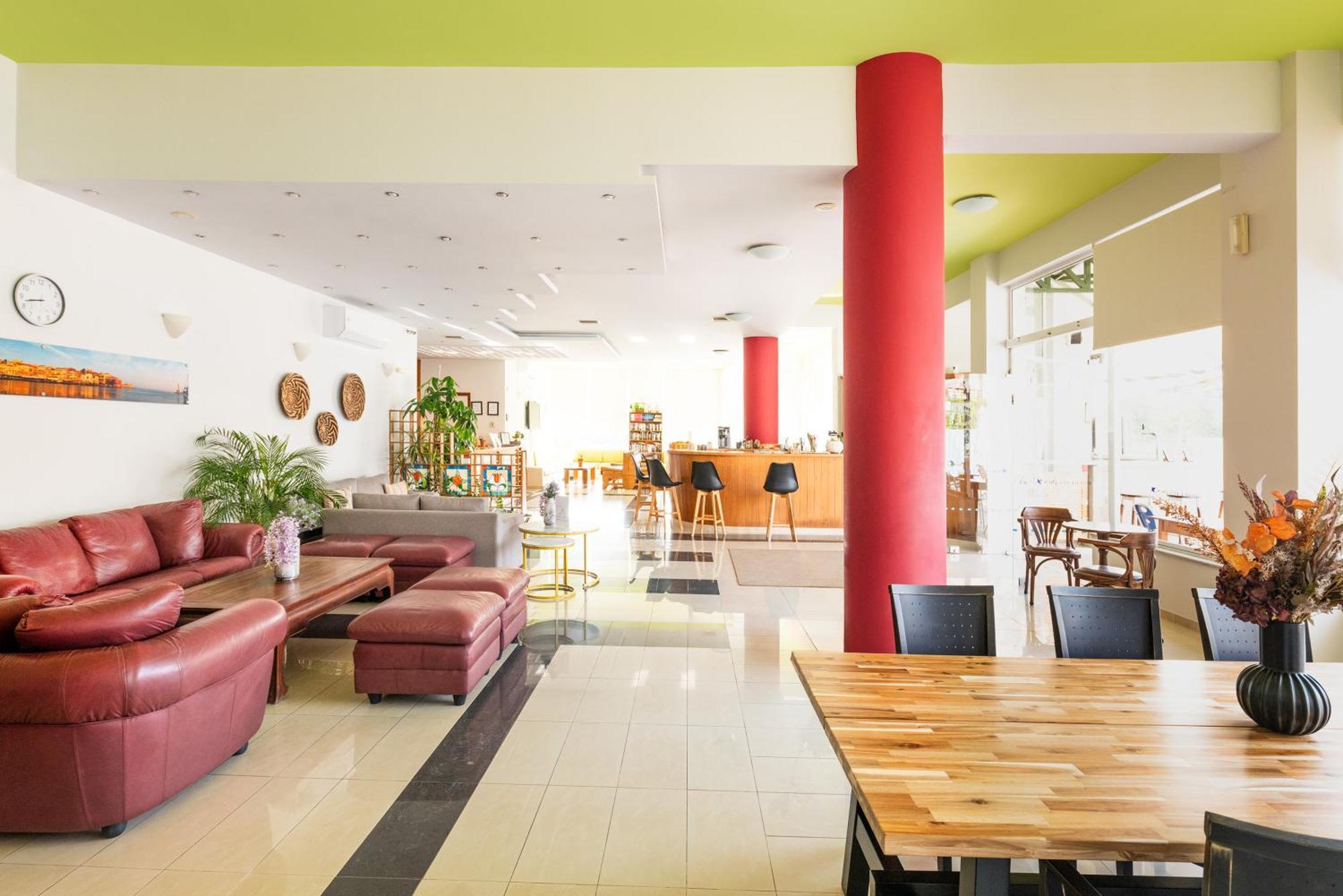 Pegasus Hotel Stalós Buitenkant foto